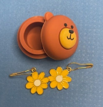 Mini silicone bear-shaped jar with two enamel flower-shaped knitting and crochet stitch markers